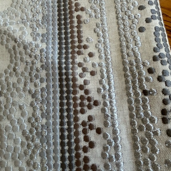 Kim Seybert pillow cover.  Linen blend. 25” square - Picture 5 of 10